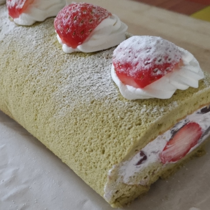 抹茶と苺のロールケーキ